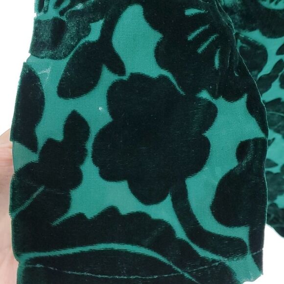 Silk Lore by Beth Terrell, velvet kelly green top. small, Oversized. - Picture 3 of 5